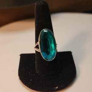 Elegant Silver Ring with Teal Gemstone